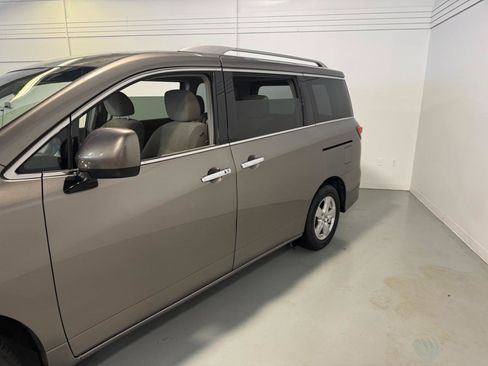 Used 2017 Nissan Quest SV FWD image 4