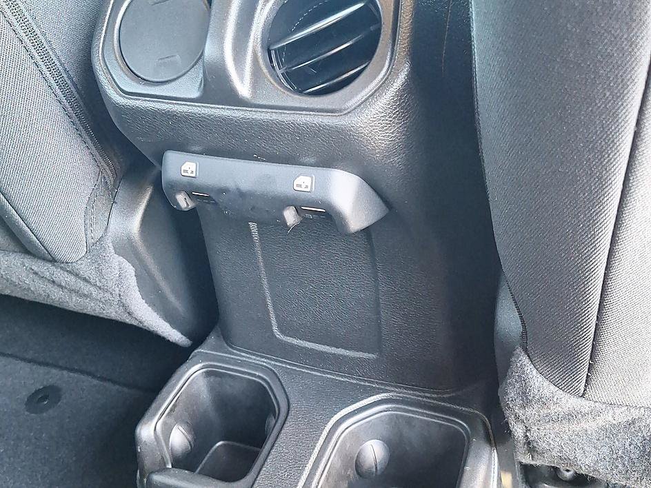 Used 2023 Jeep Wrangler Unlimited Sport AWD/4WD image 26