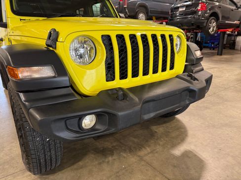 Used 2024 Jeep Wrangler Unlimited Sport AWD/4WD image 2