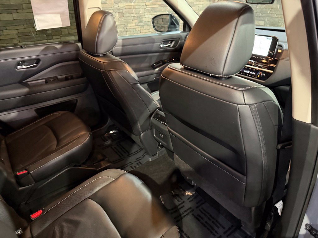 Certified 2024 Nissan Pathfinder SL w/ SL Premium Package AWD/4WD image 33