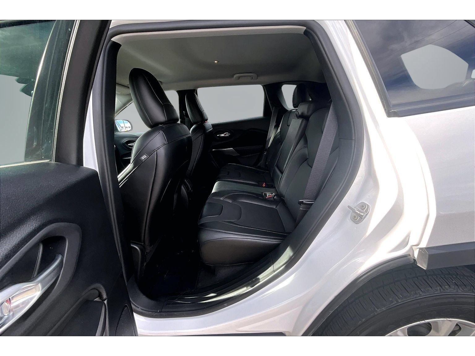 Used 2022 Jeep Cherokee Latitude Lux AWD/4WD image 22
