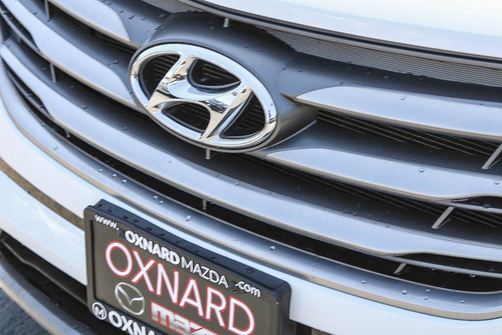 Used 2017 Hyundai Santa Fe Sport FWD image 9