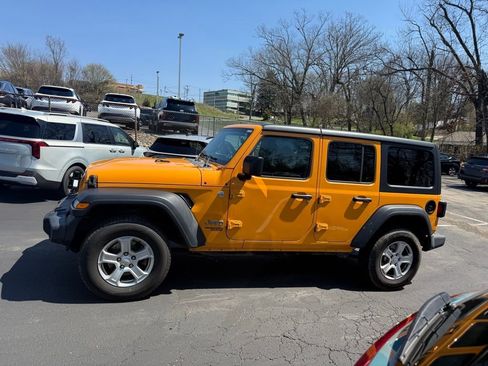 Used 2018 Jeep Wrangler Unlimited Sport S AWD/4WD image 4