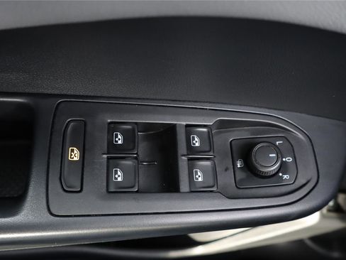 Used 2023 Volkswagen Taos SE w/ Panoramic Sunroof Package AWD/4WD image 14