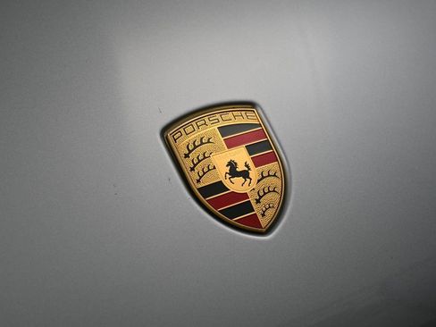 Certified 2022 Porsche Macan image 13