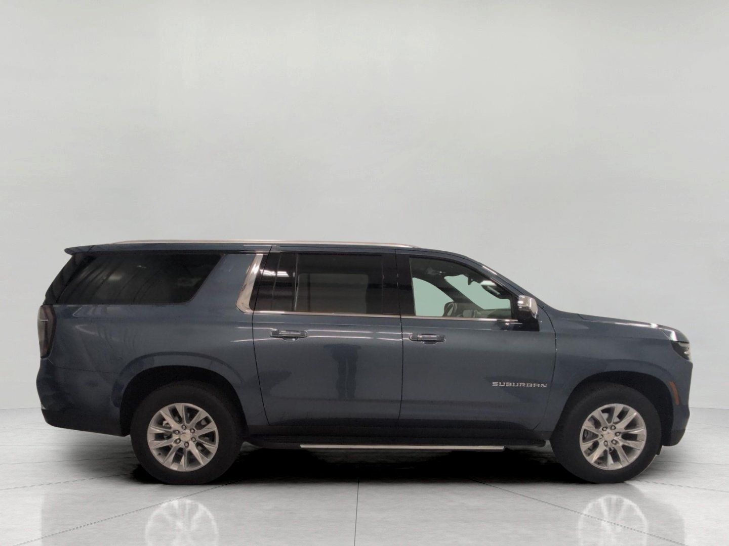 Used 2025 Chevrolet Suburban Premier AWD/4WD image 11