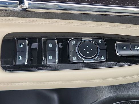 Used 2025 Lincoln Corsair FWD w/ Equipment Group 101A image 17