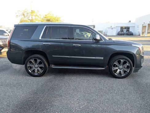 Used 2019 Cadillac Escalade 2WD image 3