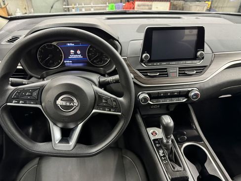 Used 2024 Nissan Altima 2.5 SV image 18