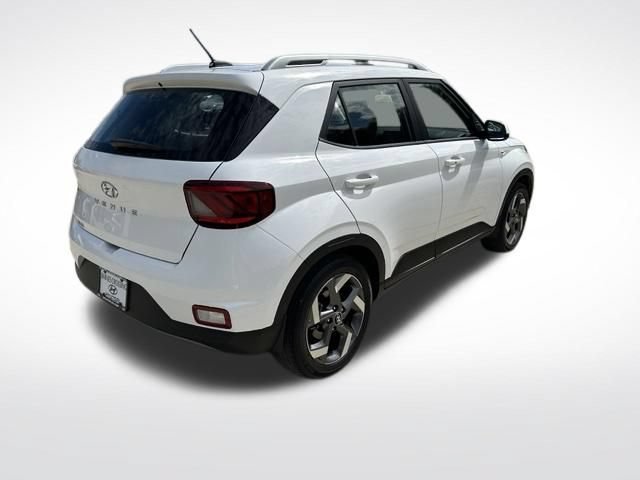 Used 2025 Hyundai Venue SEL FWD image 3