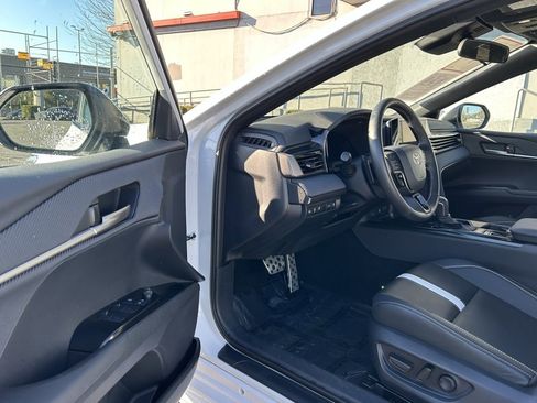 Certified 2025 Toyota Camry SE image 9