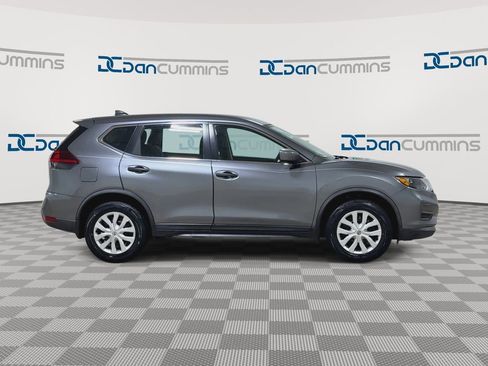 Used 2018 Nissan Rogue S AWD/4WD image 9