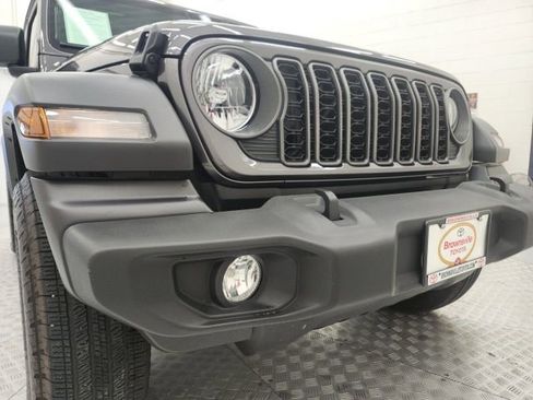 Used 2025 Jeep Wrangler Sport image 9