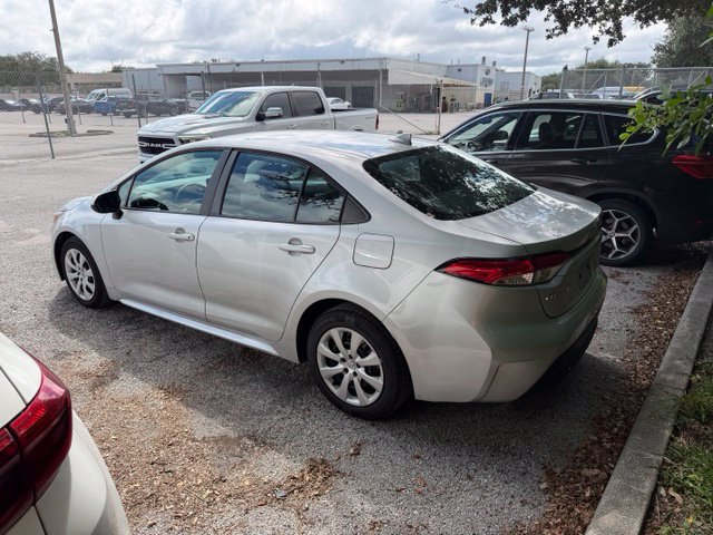 Used 2023 Toyota Corolla LE FWD image 4