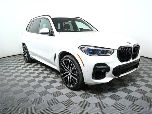 Used 2022 BMW X5 M50i w/ Executive Package image 27