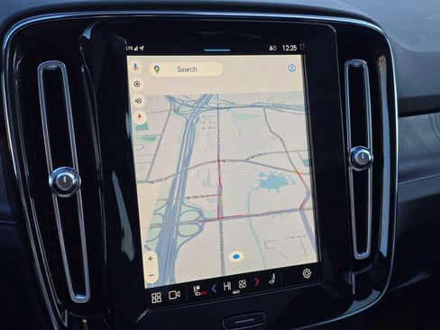 Certified 2023 Volvo C40 P8 Recharge Ultimate image 31