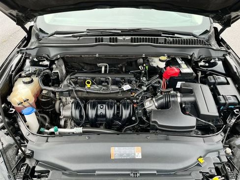 Used 2017 Ford Fusion SE image 18