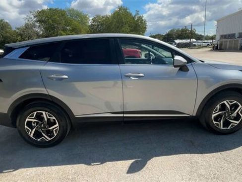 Used 2023 Kia Sportage LX image 9