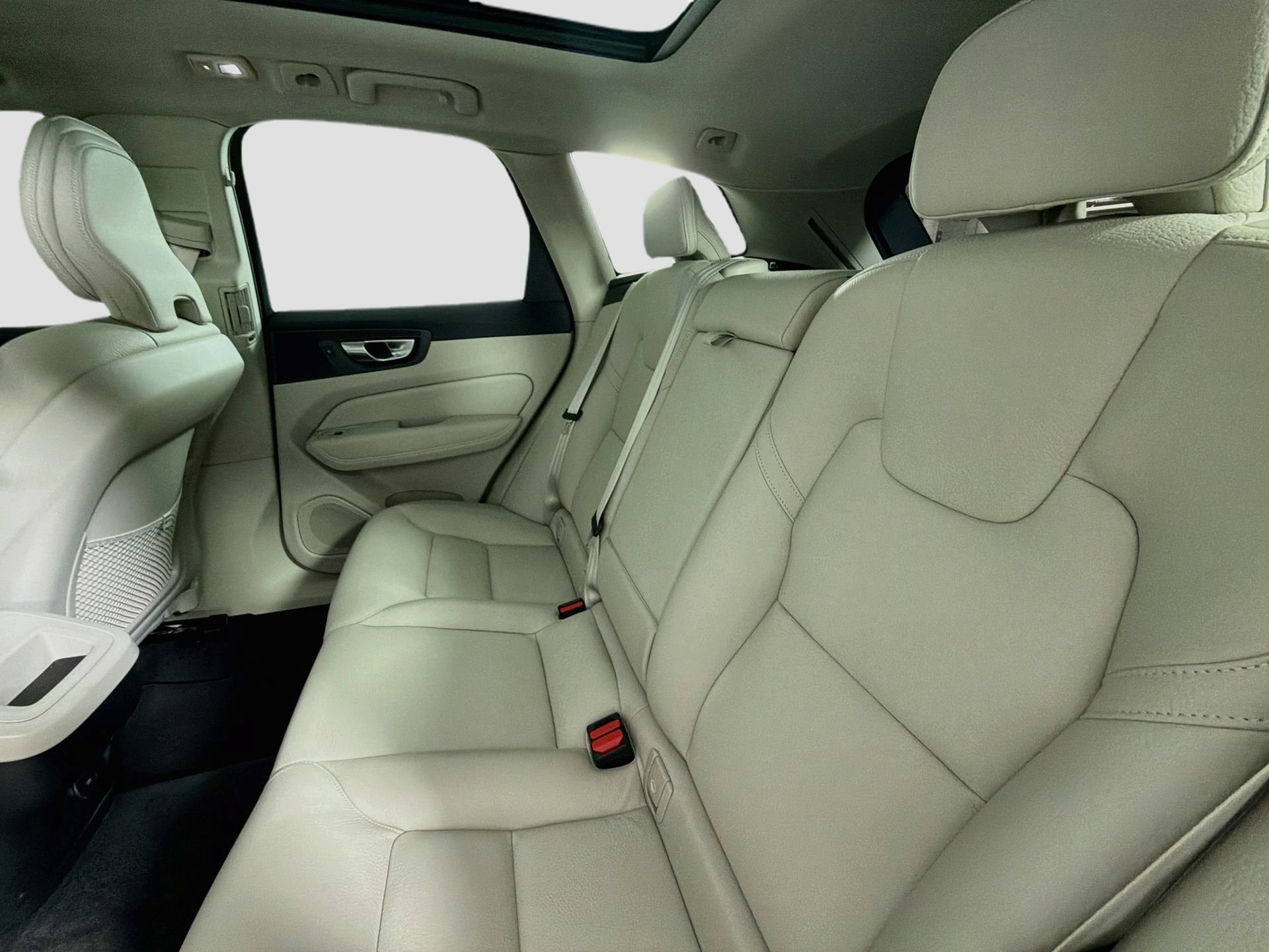 Certified 2023 Volvo XC60 B5 Plus w/ Protection Package Premier FWD image 24