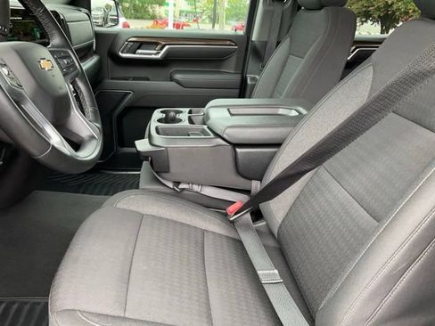 Used 2025 Chevrolet Silverado 1500 LT AWD/4WD image 5