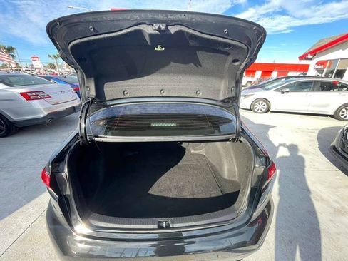 Used 2020 Toyota Corolla LE FWD image 2