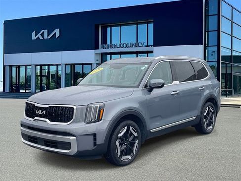 Certified 2024 Kia Telluride EX w/ EX Captain's Chair Package image 9