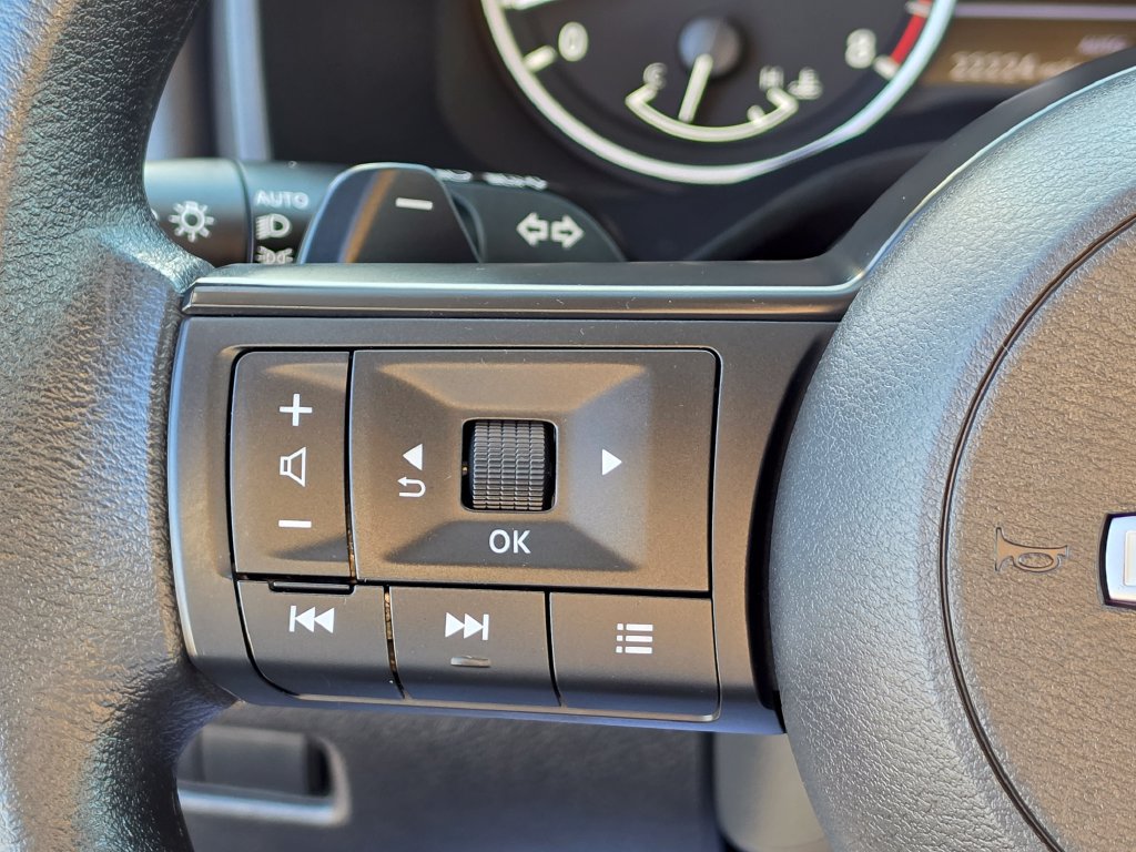 Used 2023 Nissan Rogue S AWD/4WD image 17