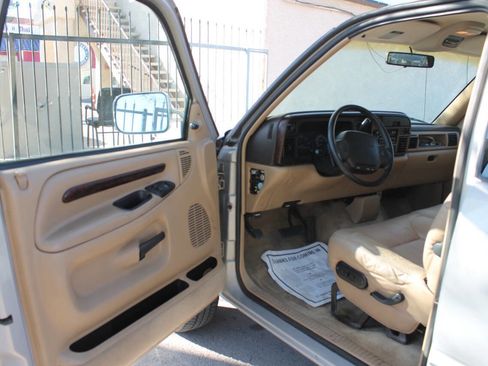 Used 1997 Dodge Ram 2500 Truck 2WD Club Cab image 11