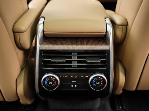 Used 2023 Land Rover Range Rover SE image 39