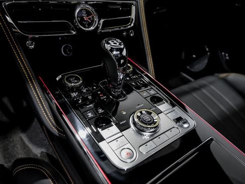 Used 2024 Bentley Flying Spur V8 image 20