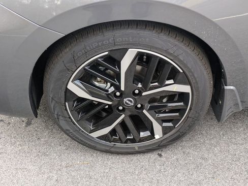 New 2025 Nissan Versa SR w/ Trunk Package image 22