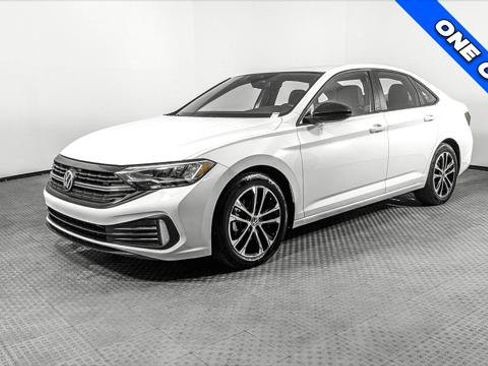 Used 2024 Volkswagen Jetta Sport FWD image 2
