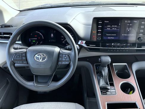 Used 2024 Toyota Sienna LE image 13
