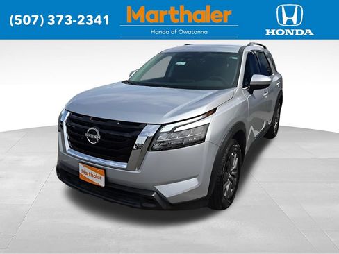 Used 2025 Nissan Pathfinder SV FWD image 1
