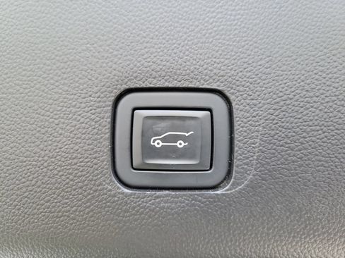 Used 2020 Chevrolet Traverse Premier w/ LPO, Floor Liner Package FWD image 9