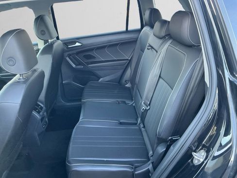 Used 2022 Volkswagen Tiguan SE w/ Panoramic Sunroof Package image 13