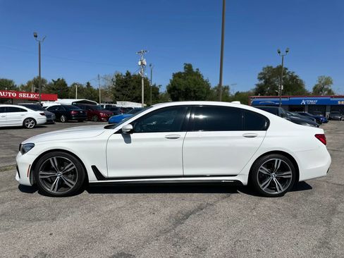 Used 2019 BMW 740i w/ M Sport Package RWD image 9