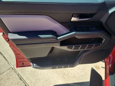 Used 2025 Toyota Tacoma Limited image 12