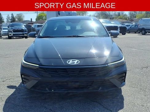 Used 2024 Hyundai Elantra SEL w/ Convenience Package FWD image 2