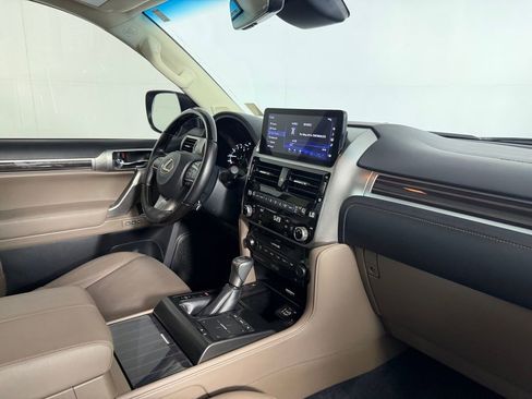 Used 2022 Lexus GX 460 Luxury w/ Sport Design Package image 31