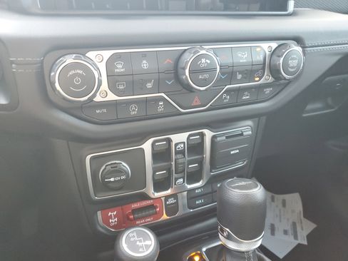 New 2026 Jeep Gladiator Mojave w/ Safety Group image 17