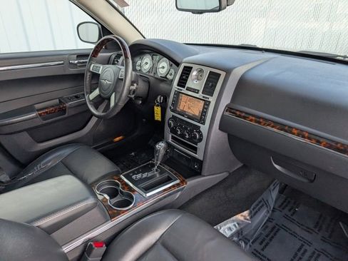 Used 2010 Chrysler 300 Limited image 28