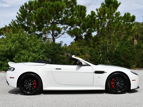Used 2017 Aston Martin V12 Vantage S RWD image 38