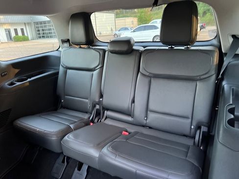 New 2025 Ford Expedition Active image 30