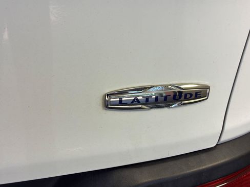 Used 2015 Jeep Cherokee Latitude w/ Cold Weather Group FWD image 7