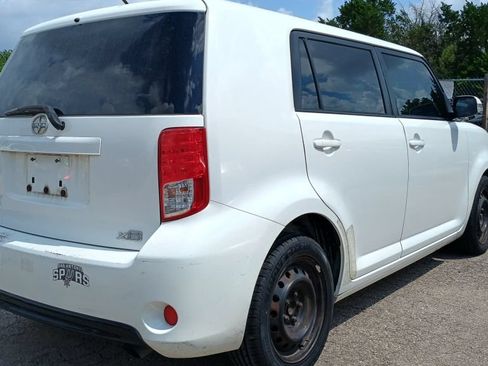 Used 2013 Scion xB FWD image 4
