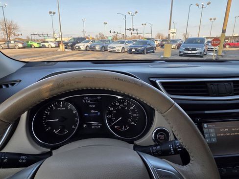 Used 2015 Nissan Rogue SL w/ SL Premium Package image 28