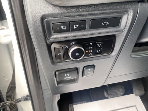 Used 2023 Ford F150 Platinum image 31