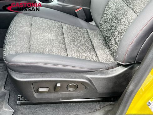 Used 2023 Chevrolet Colorado Z71 w/ Z71 Convenience Package 2 image 23