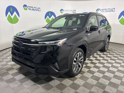 Used 2025 Subaru Forester Touring image 3